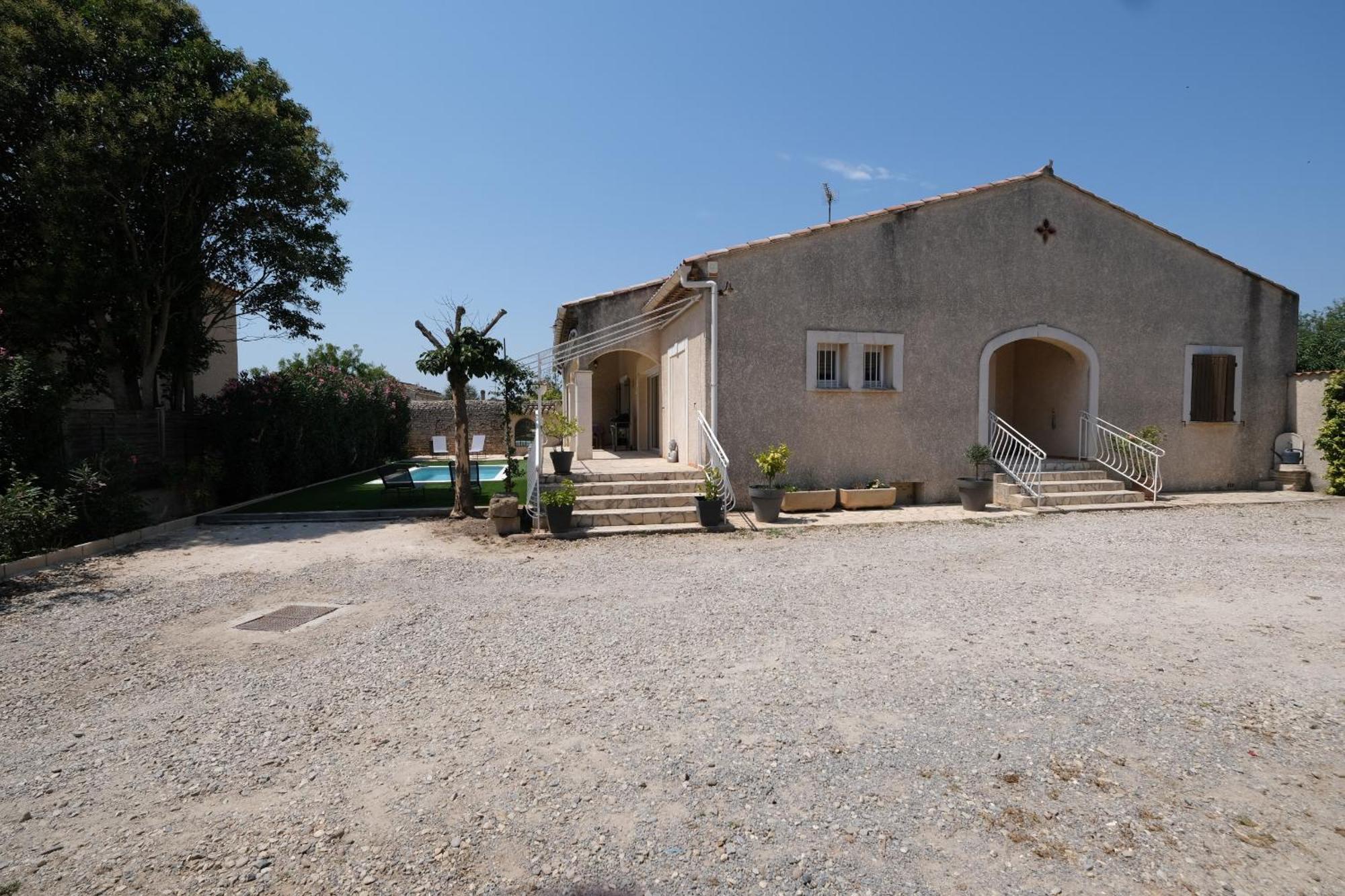 Pretty Detached House With Swimming Pool In The Village Of Mouries Exterior foto